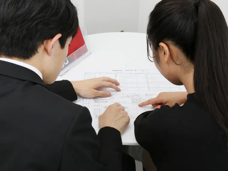 参考書の選び方を説明している様子